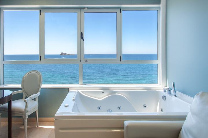 Jetted tub