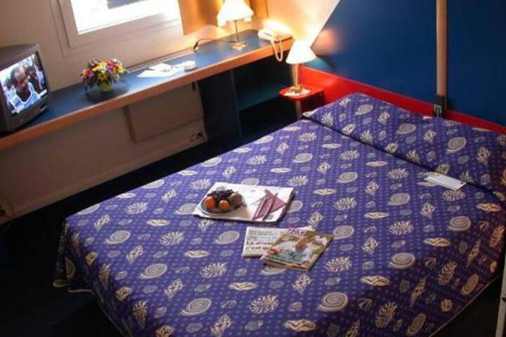 Room 2 of 5