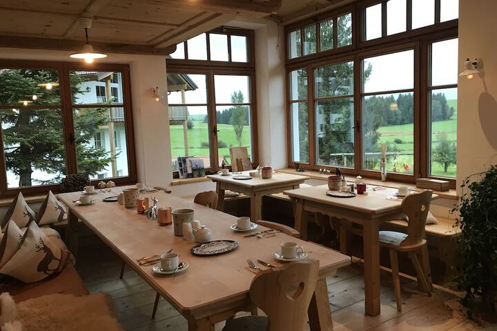 Breakfast/Coffee Service 185 of 221