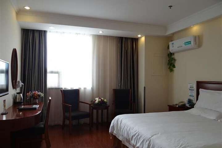 Room 11 of 29