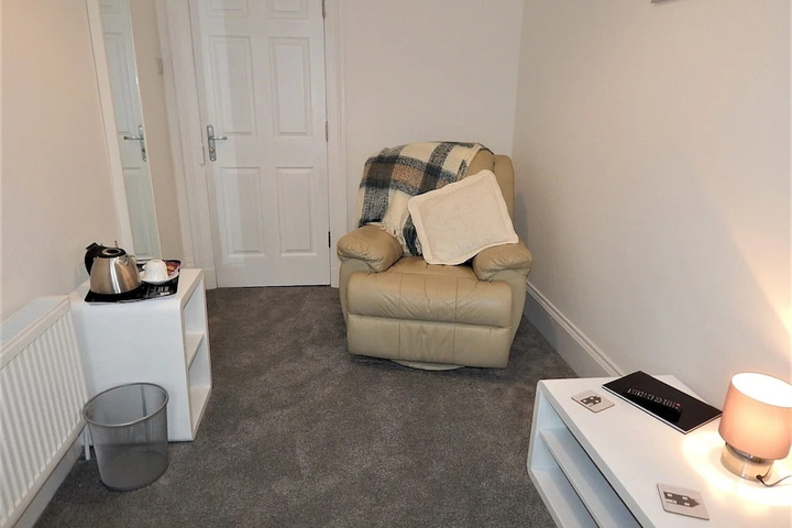 Room 6 of 15