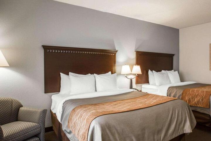 2 Queen Beds (3 of 13)
