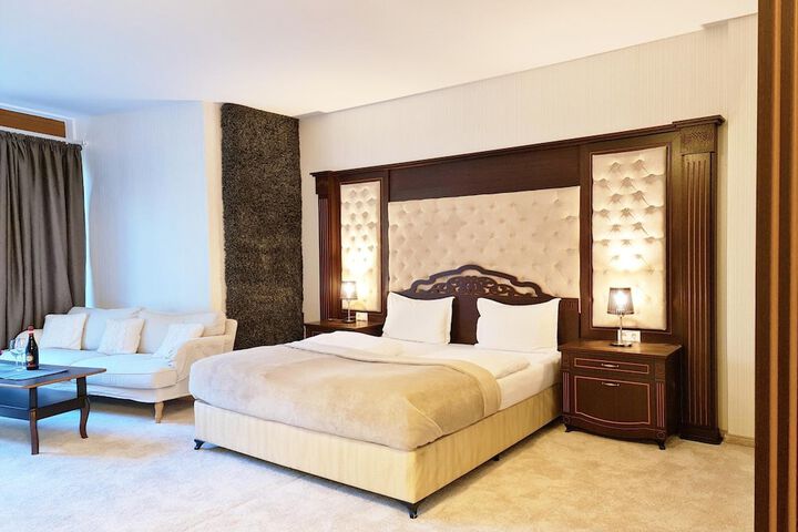 Room 9 of 36