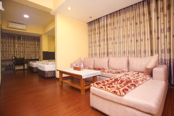 Room 12 of 40