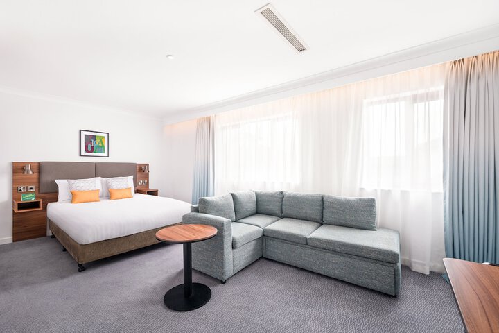 Room 27 of 131