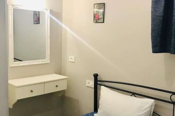 Room 10 of 104