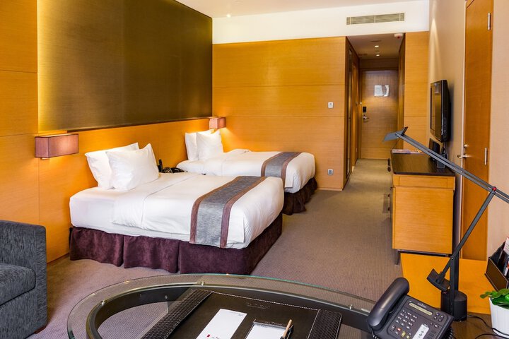 Room 6 of 24