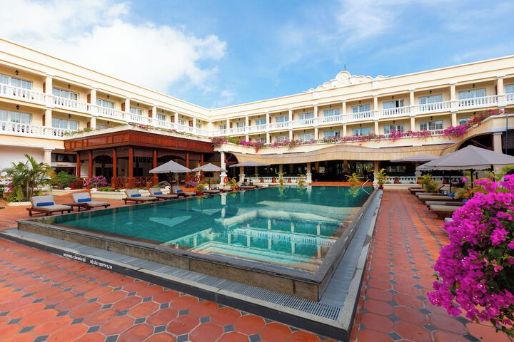 Pools & Facilities