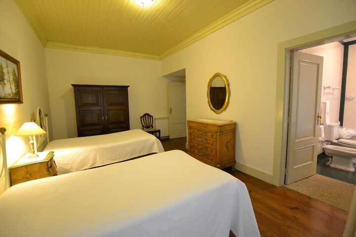 Room 6 of 35