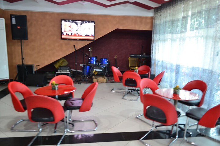 Lounge 29 of 33