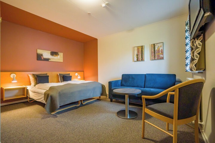 Room 3 of 37
