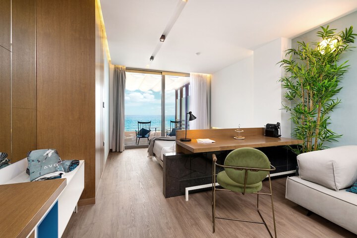 Room 42 of 145