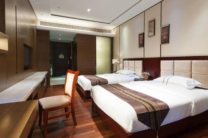 Room 4 of 11
