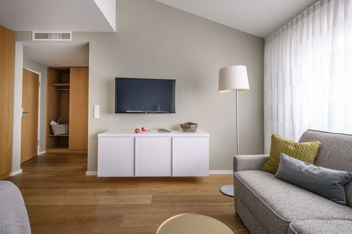 Room 75 of 189