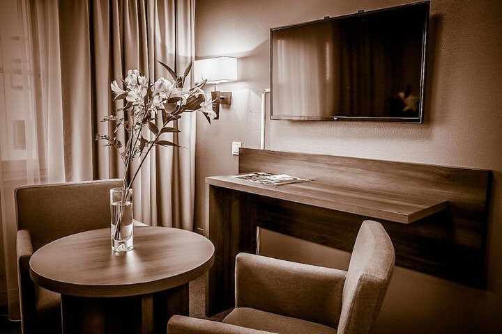 Room 4 of 23