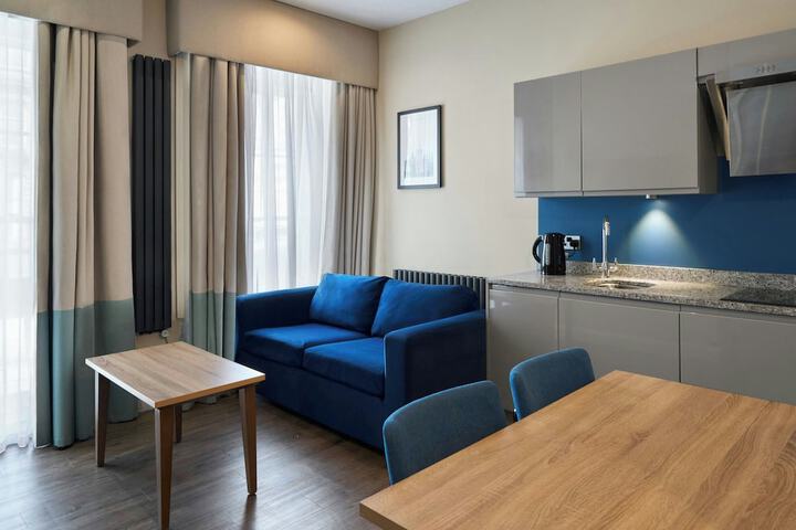 Room 32 of 41