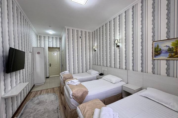 Room 4 of 25