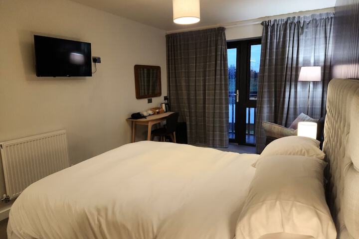 Room 2 of 42