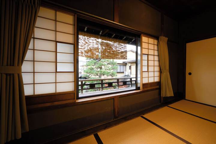 Room 25 of 133