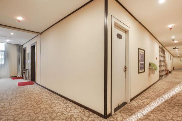 Hotel Interior 11 of 29