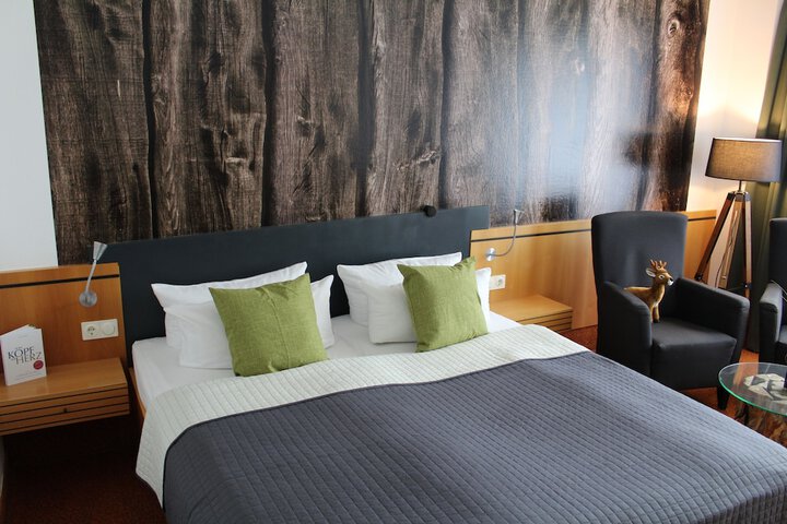 Room 8 of 79