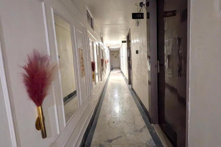 Hotel Indra Palace