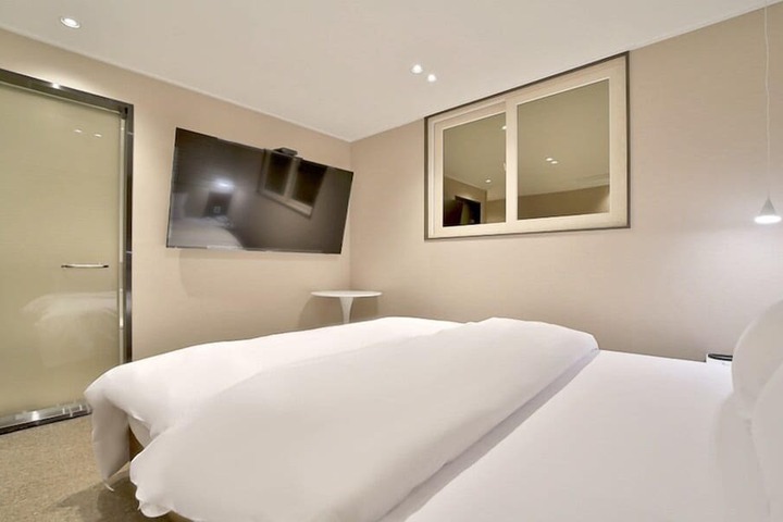Room 29 of 63