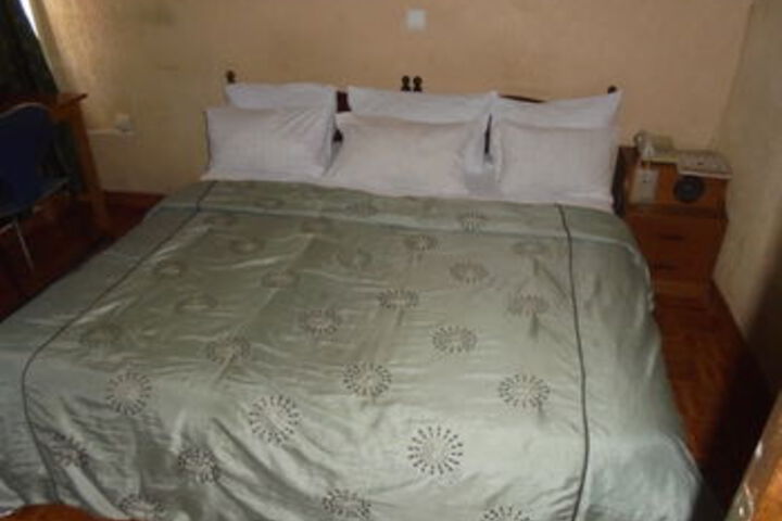 Room 12 of 27