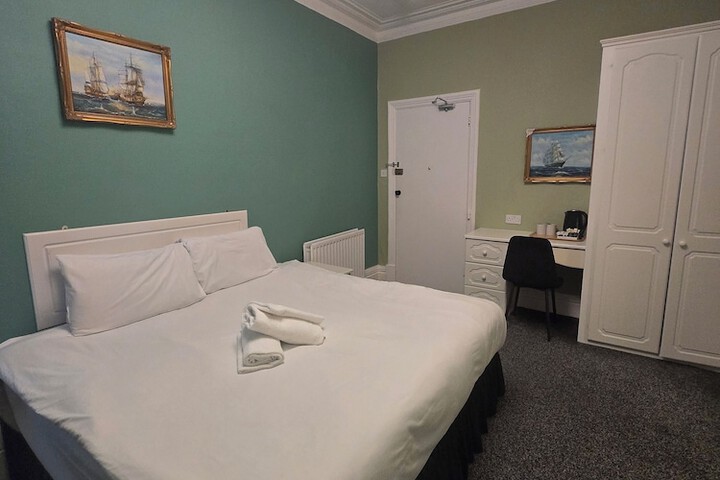 Room 8 of 72