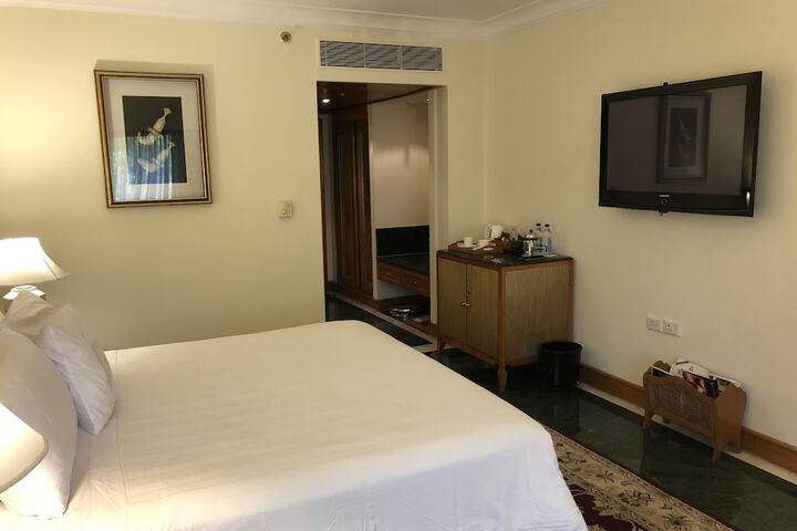 Room 9 of 46