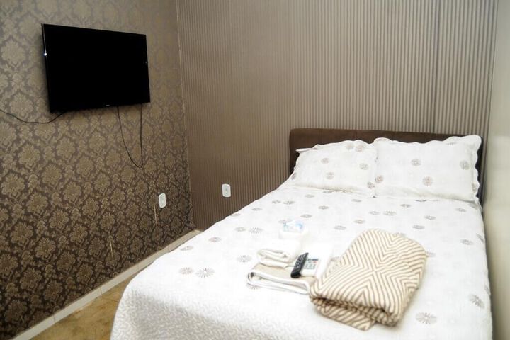 Room 7 of 12