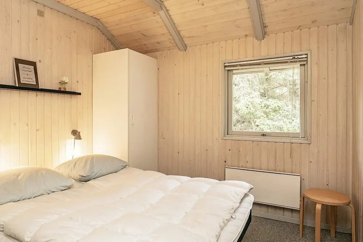 Room 4 of 15
