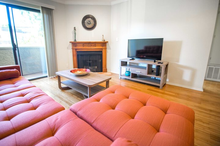 Room 4 of 93