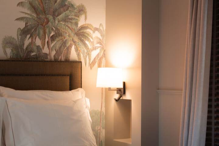 Room 27 of 132