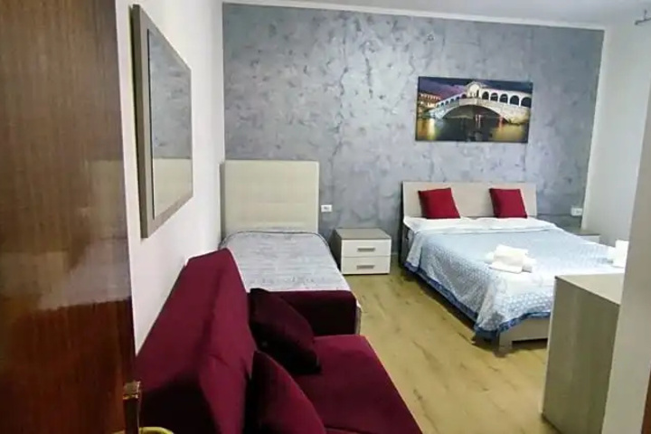 Room 10 of 14