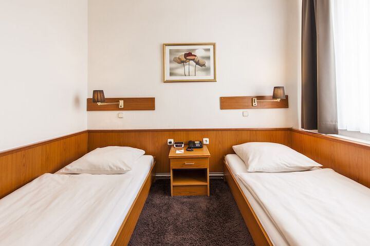Room 6 of 49