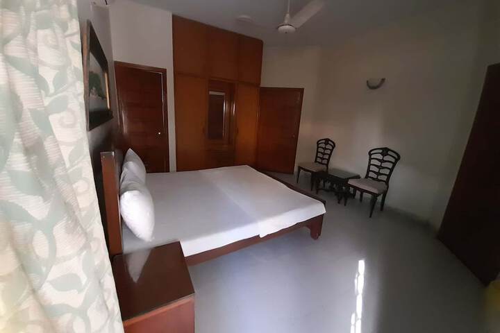 Room 6 of 14