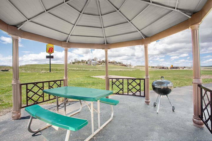 Hotel Exterior 20 of 25