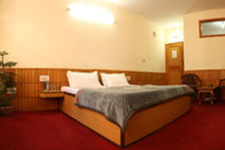 Room 14 of 18