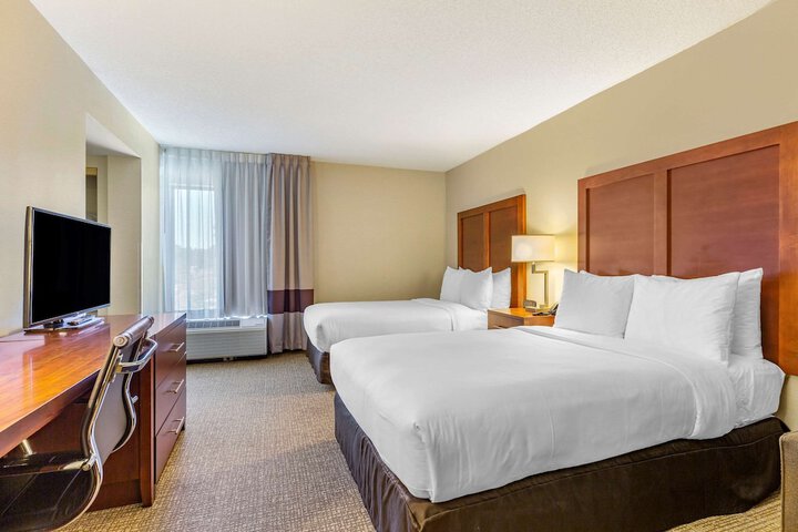 2 Double Beds (1 of 14)