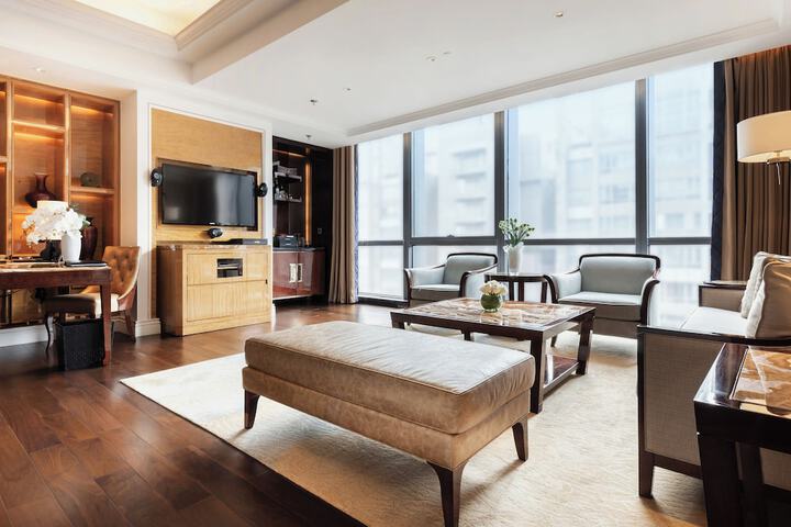 Room 53 of 122