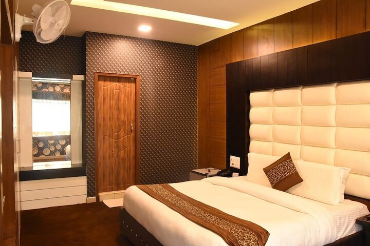 Room 5 of 25