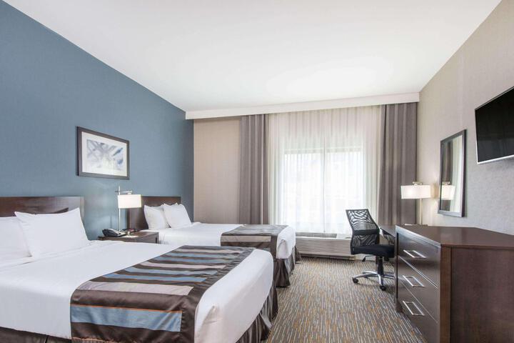 2 Queen Beds Deluxe Room (9 of 15)