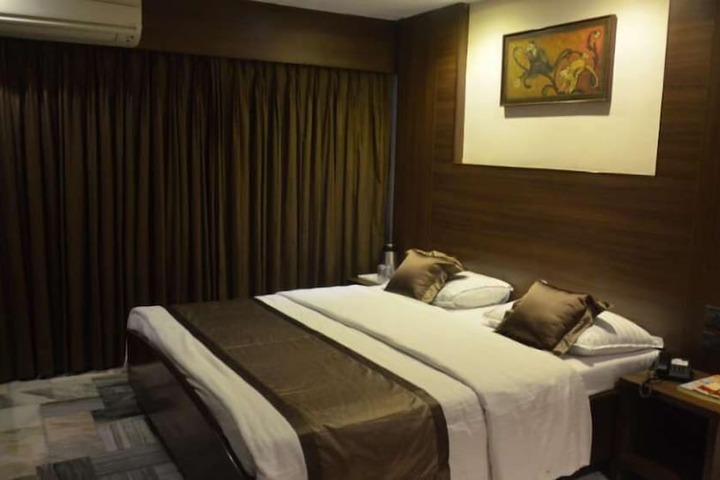 Room 6 of 16