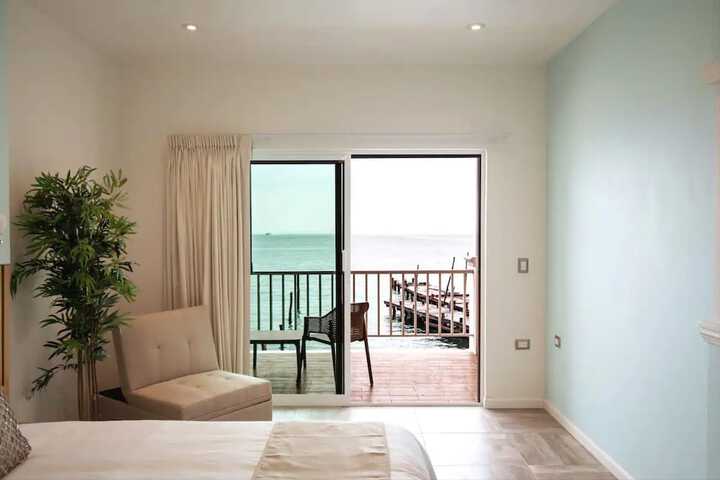 Room 4 of 25