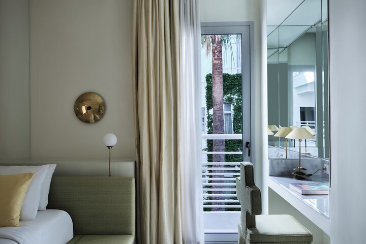 Room 28 of 61