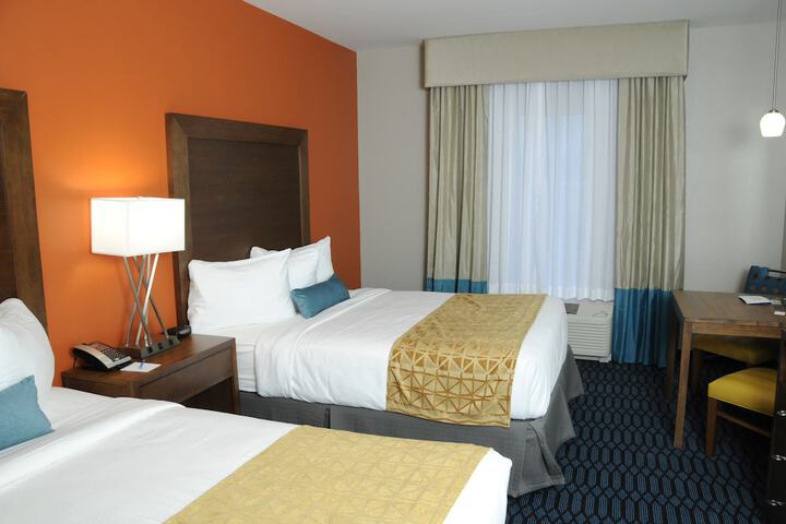 2 Queen Beds Accessible The Lodge (2 of 3)