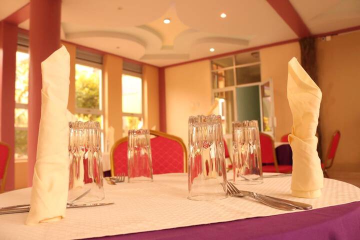 Dining 39 of 64