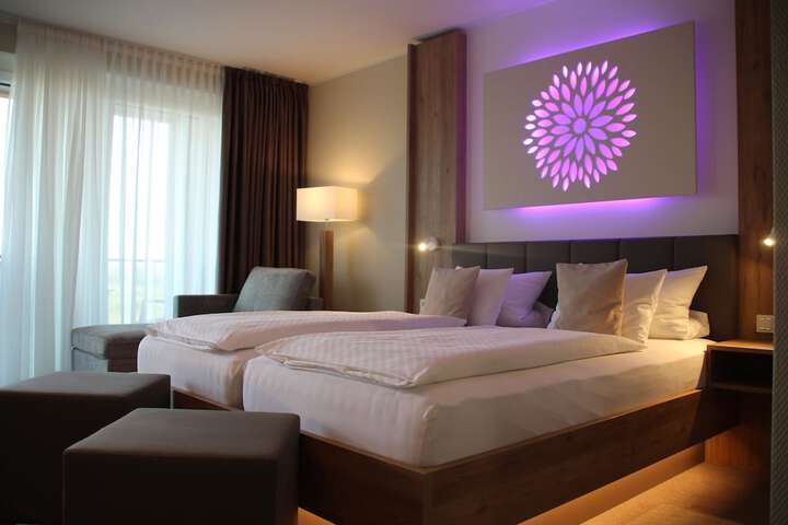 Room 10 of 101