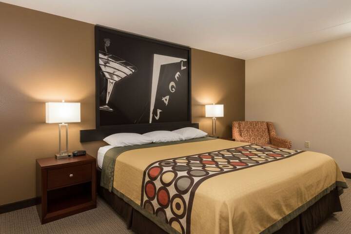 Room 14 of 33